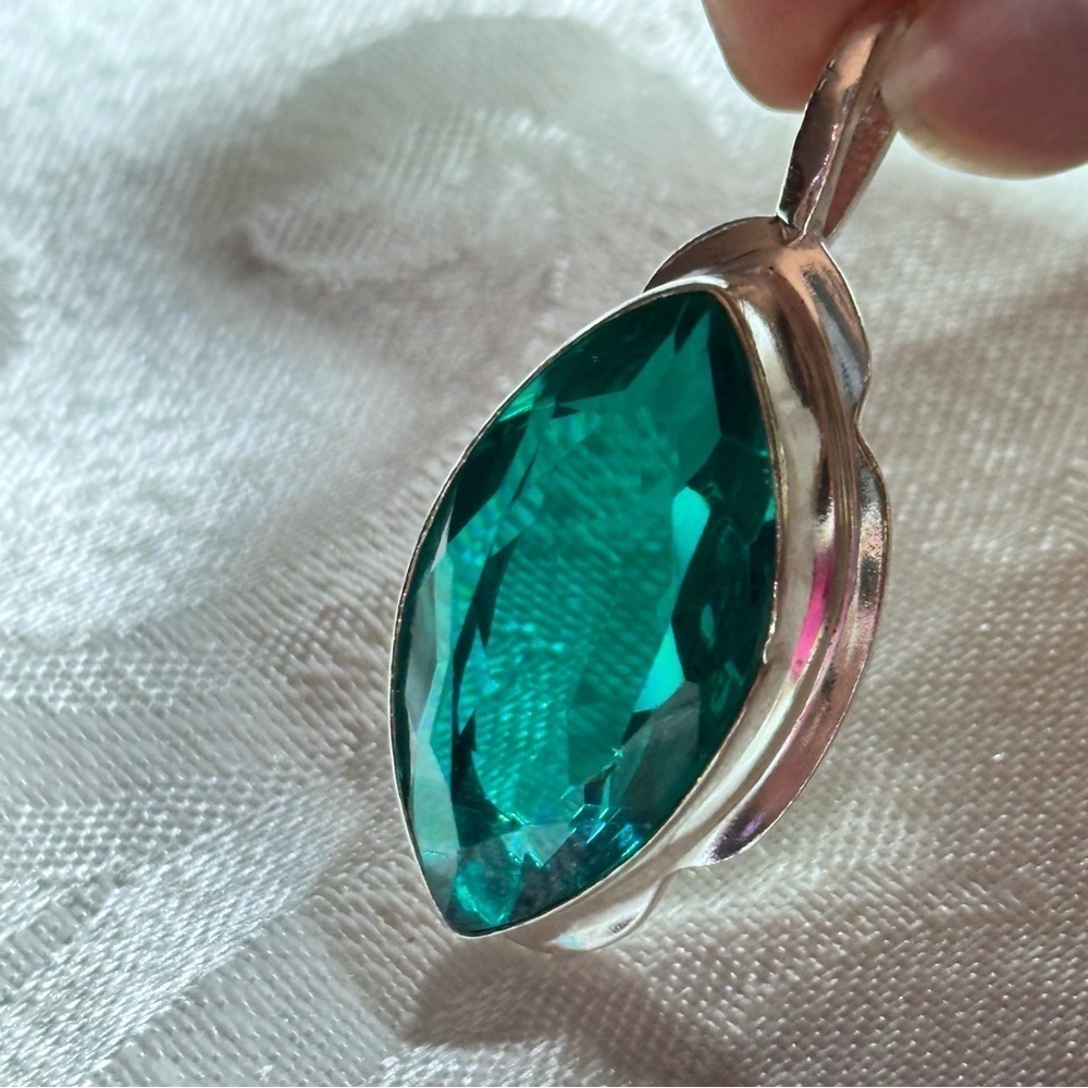 Hand Crafted Emerald Cut Green Glass Crystal Faceted Pendant Silver Bezel 4313 B